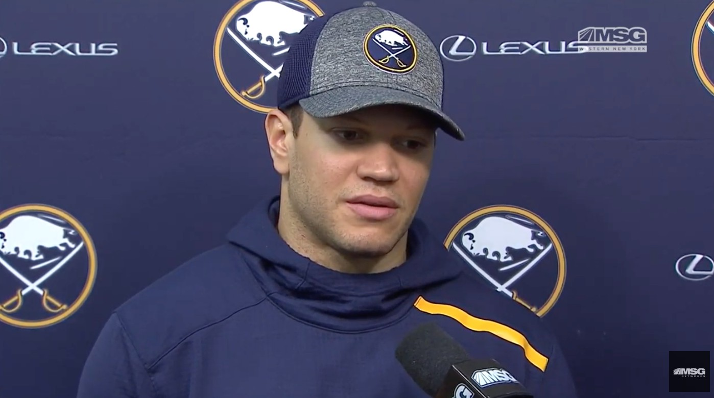 Un jeune garçon a ri de Kyle Okposo