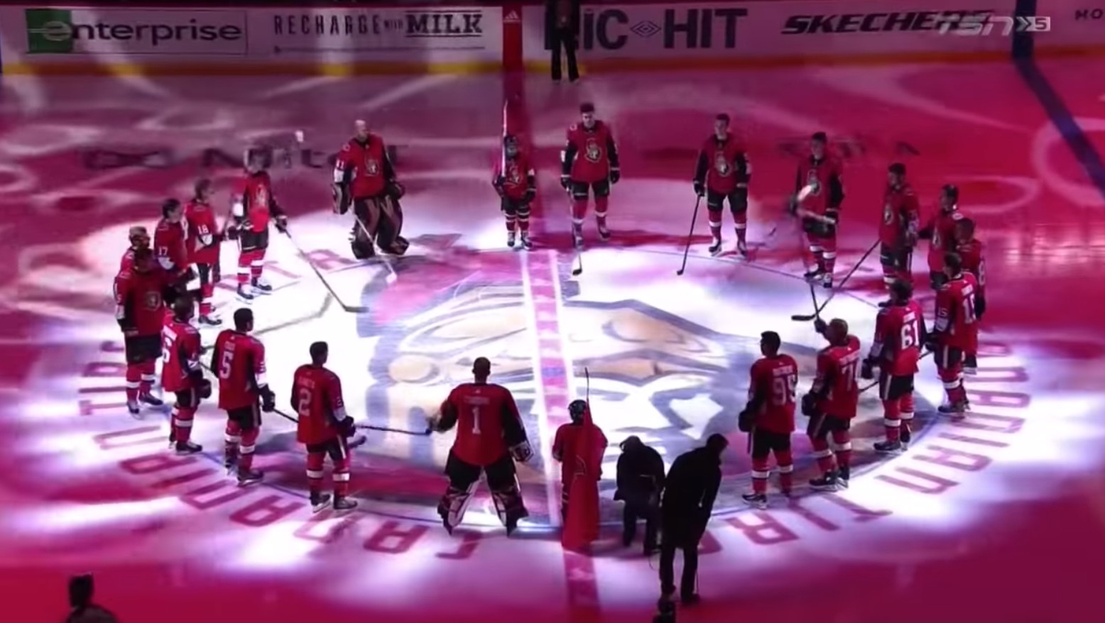Un premier joueur de la LNH testé positif à la COVID-19