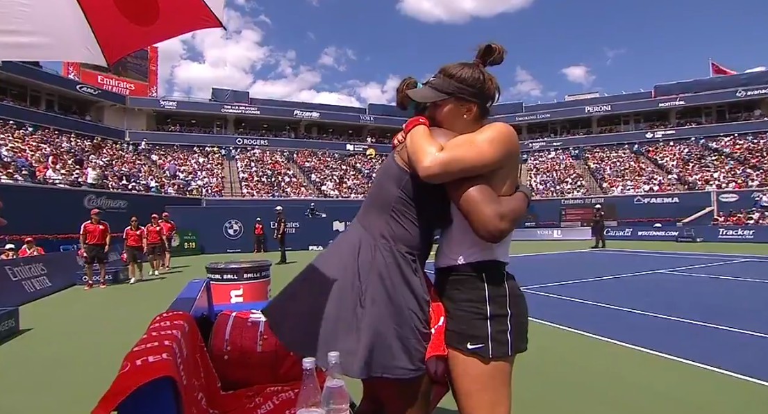 La Canadienne Bianca Andreescu, sacrée championne, console Serena Williams