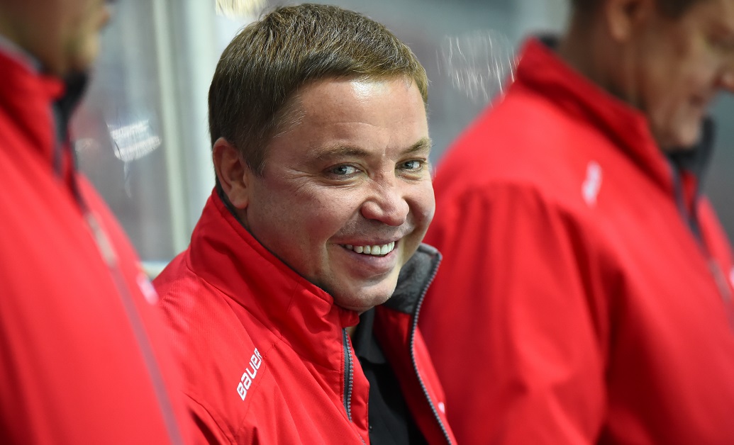 Un entraîneur (professionnel là) a menacé un arbitre de brûler sa voiture