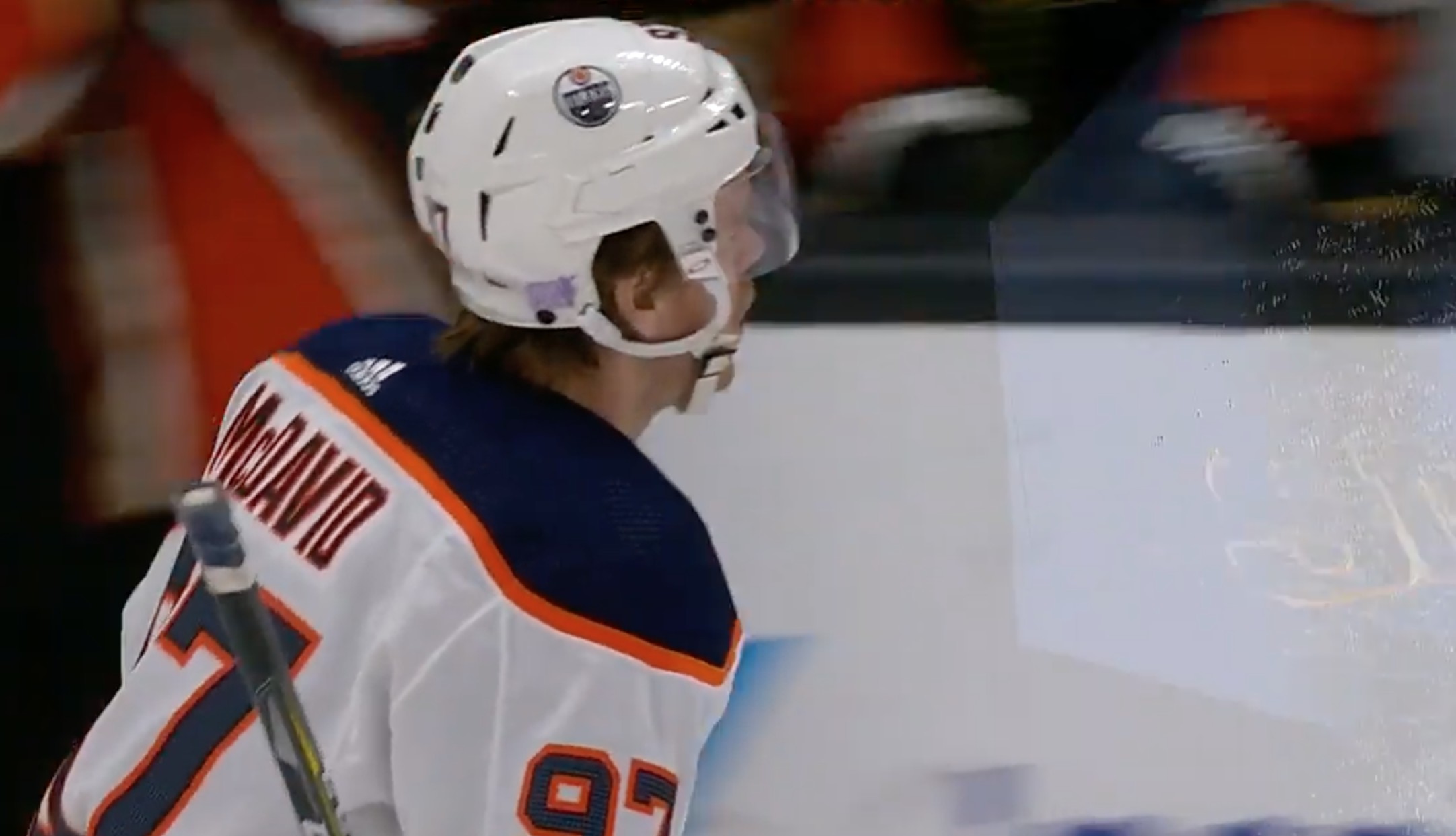 Connor McDavid a la COVID-19