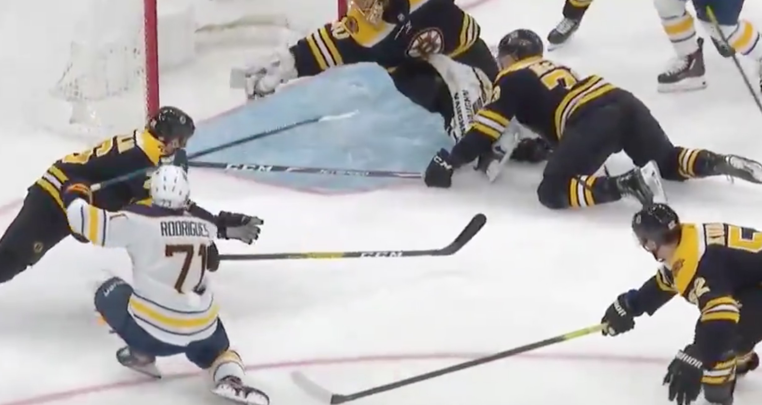 Top-5 : Au tour de Rask de réaliser un arrêt miraculeux