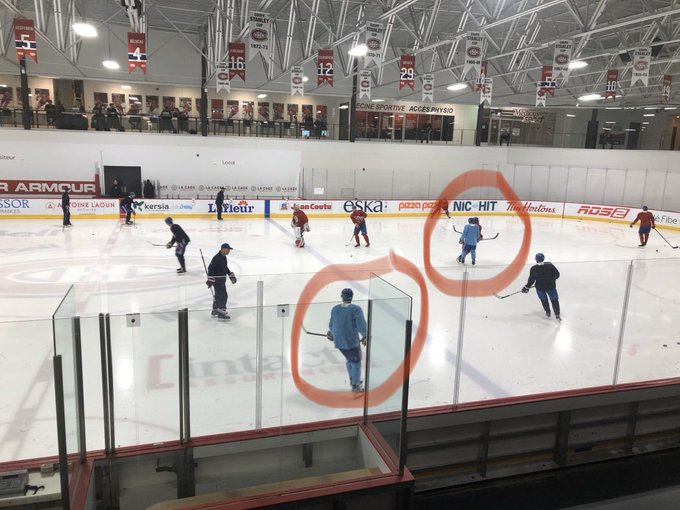 Drouin et Gallagher avec leurs coéquipiers pour l'entraînement matinal