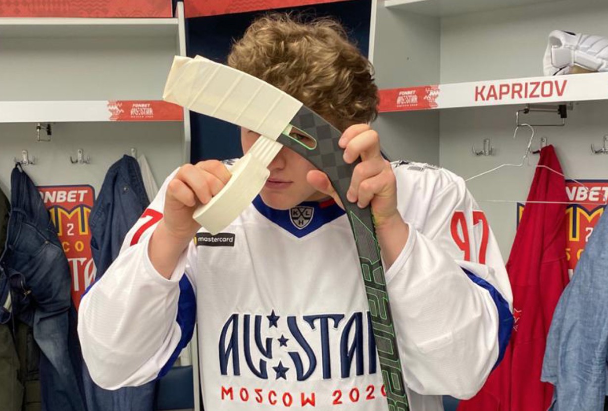 Le meilleur joueur à ne pas jouer dans la LNH a testé un nouveau bâton