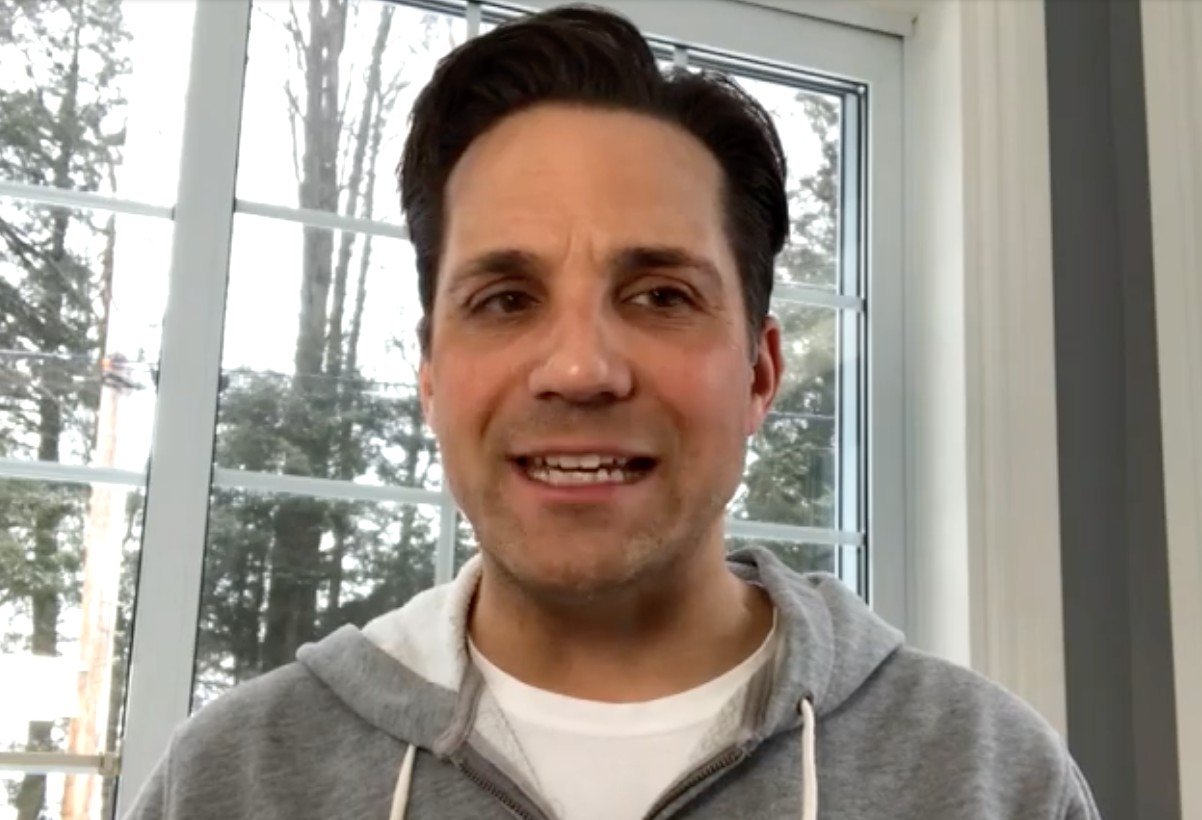 C'est le temps de donner du (gros) love à Louis Jean