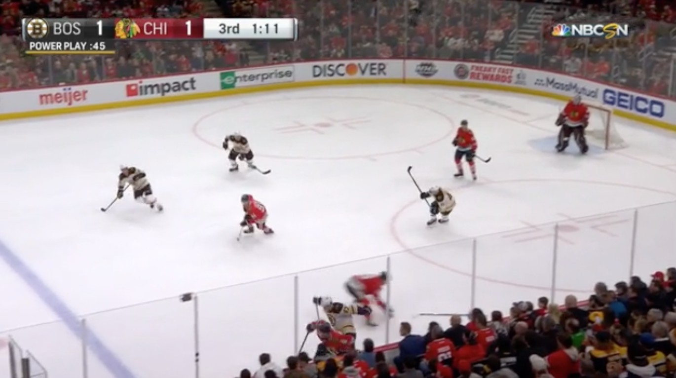 Top-3 : Des arbitres font une gaffe et s'excusent à Jonathan Toews