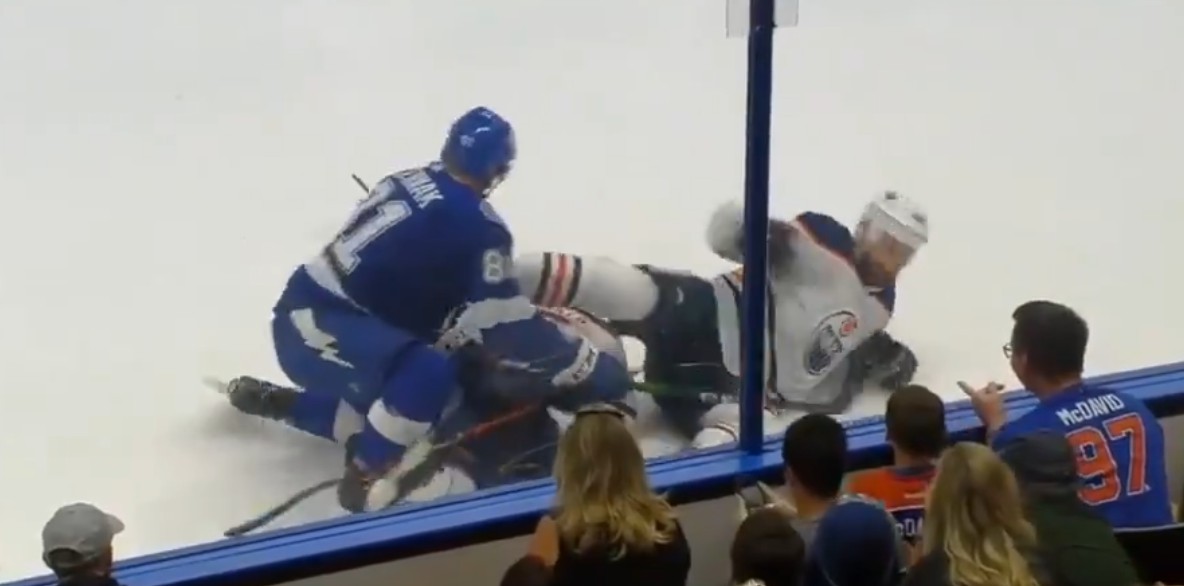 Zack Kassian donne un coup de lame à un adversaire