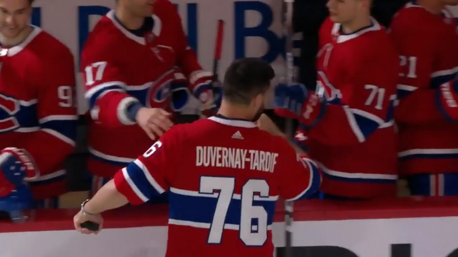 Laurent Duvernay-Tardif reçoit une chaude ovation de la foule de Montréal