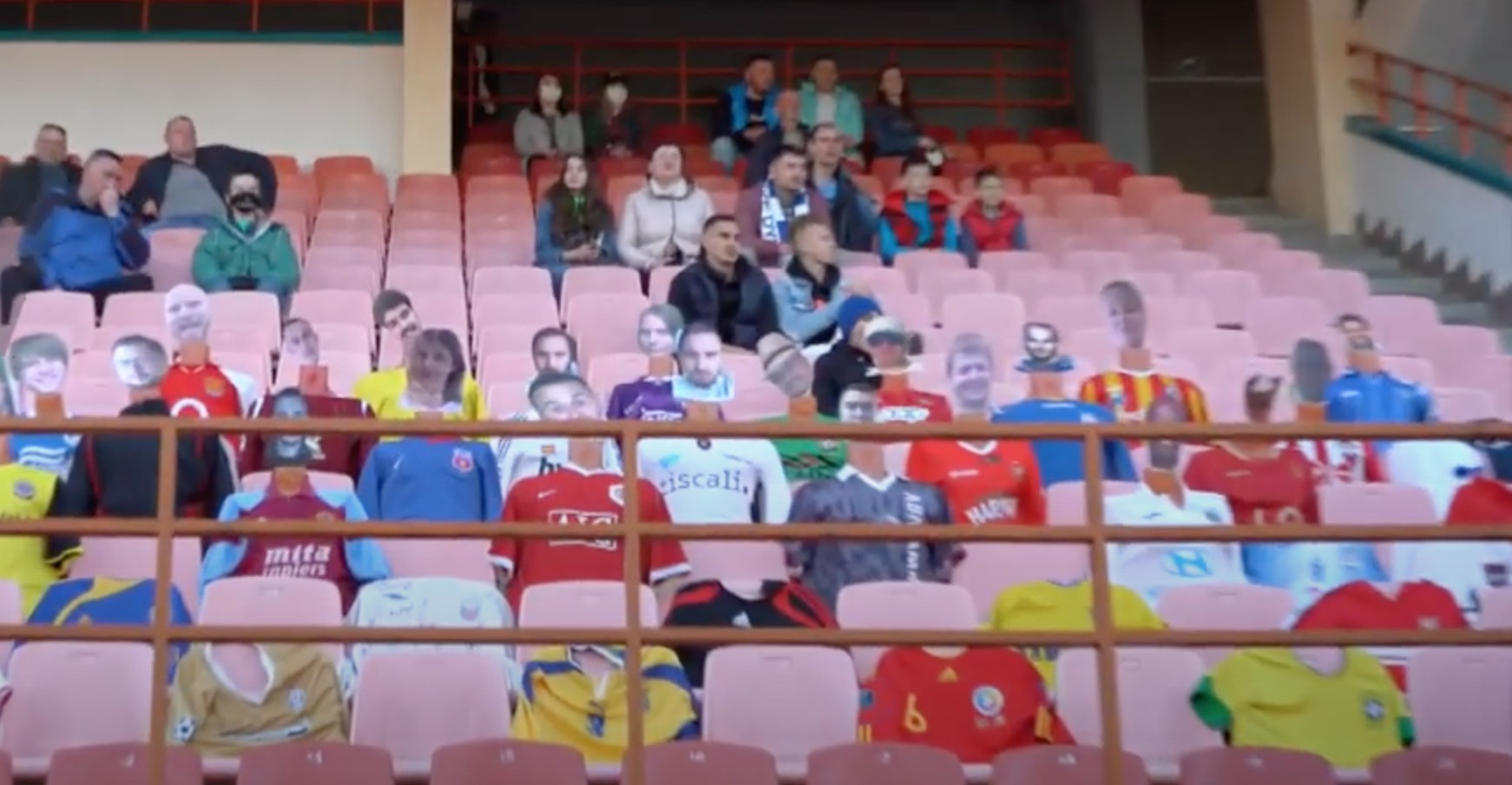 Une équipe utilise des mannequins spéciaux dans ses estrades