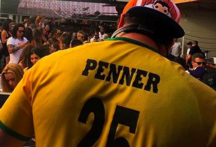 Dustin Penner lie pédophilie et homosexualité, traitant aussi Justin Trudeau de gai