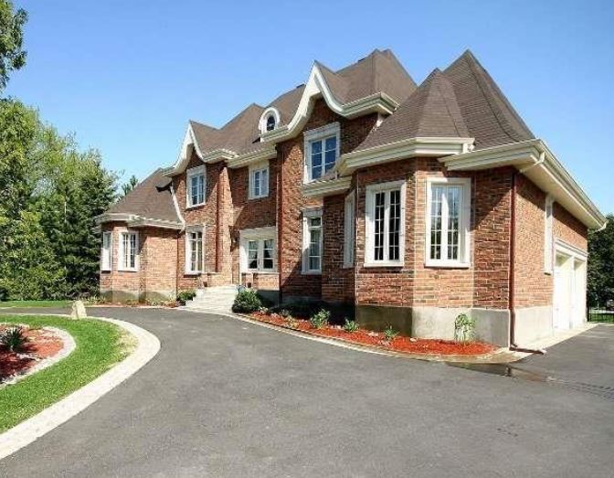 La luxueuse maison de Michel Therrien au nord de Montréal est en vente