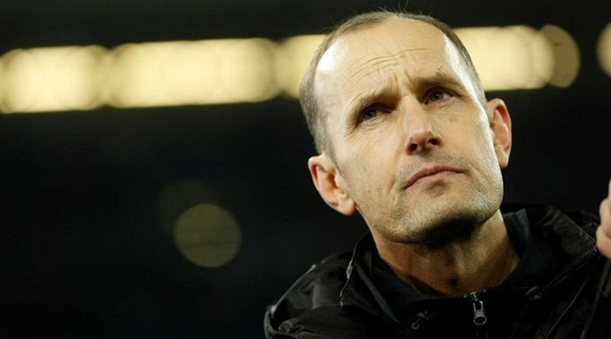 Un entraîneur ne pourra pas diriger son équipe puisqu'il est allé à l'épicerie