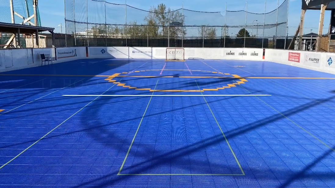 Hockey QC présente du hockey sur table avec des humains