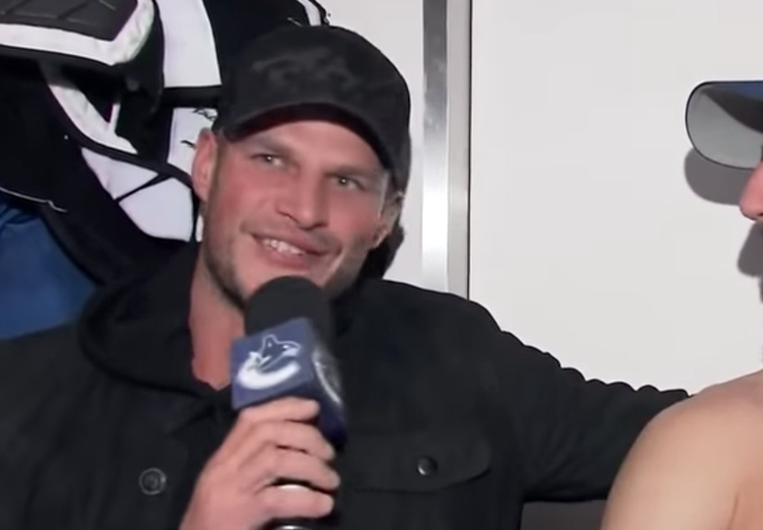 Kevin Bieksa jette une douche d'eau froide au sujet du possible retour
