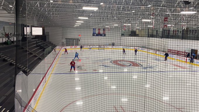 Jesperi Kotkaniemi et Noah Juulsen avaient une place régulière à l'entraînement