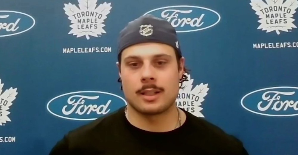 Un test (rapide) positif à la COVID-19 pour Auston Matthews