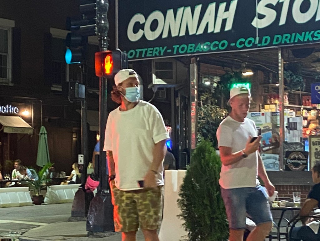 Deux joueurs des Bruins de Boston ont brisé leur quarantaine