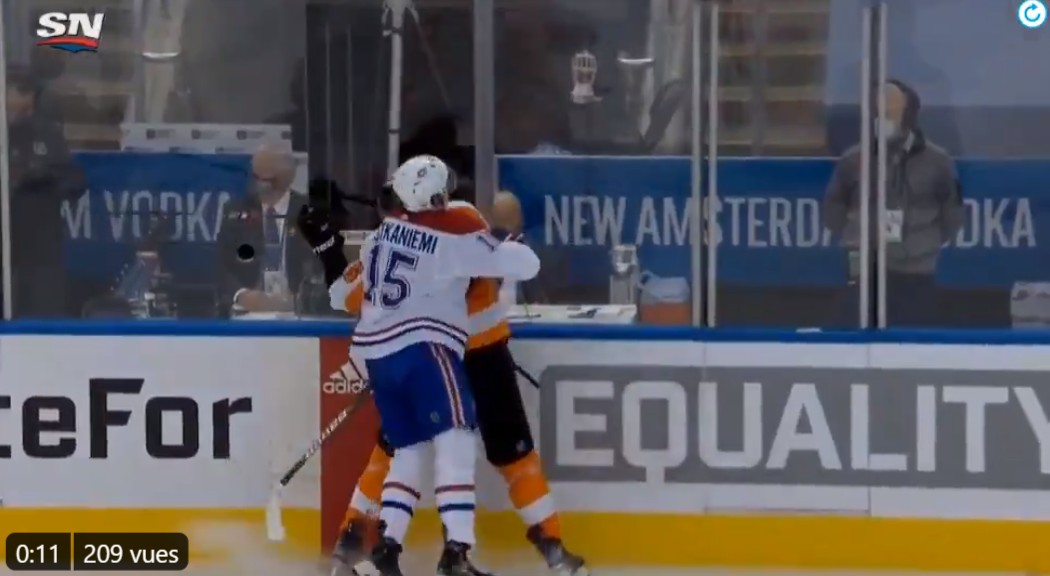 Jesperi Kotkaniemi est expulsé du match