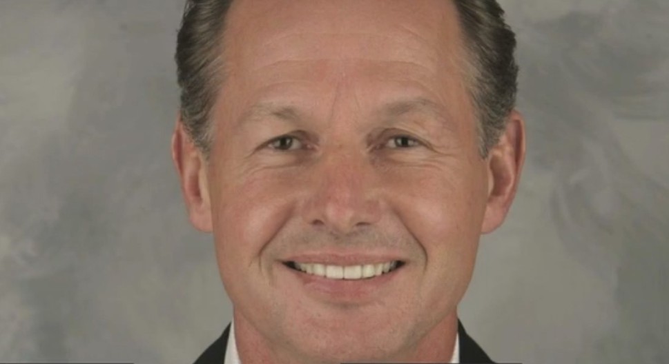 Un adjoint en Floride mis à la porte après avoir botté un de ses joueurs