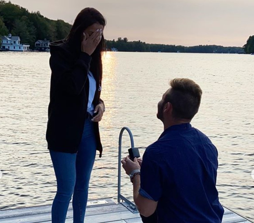 Victor Mete a demandé sa copine en mariage