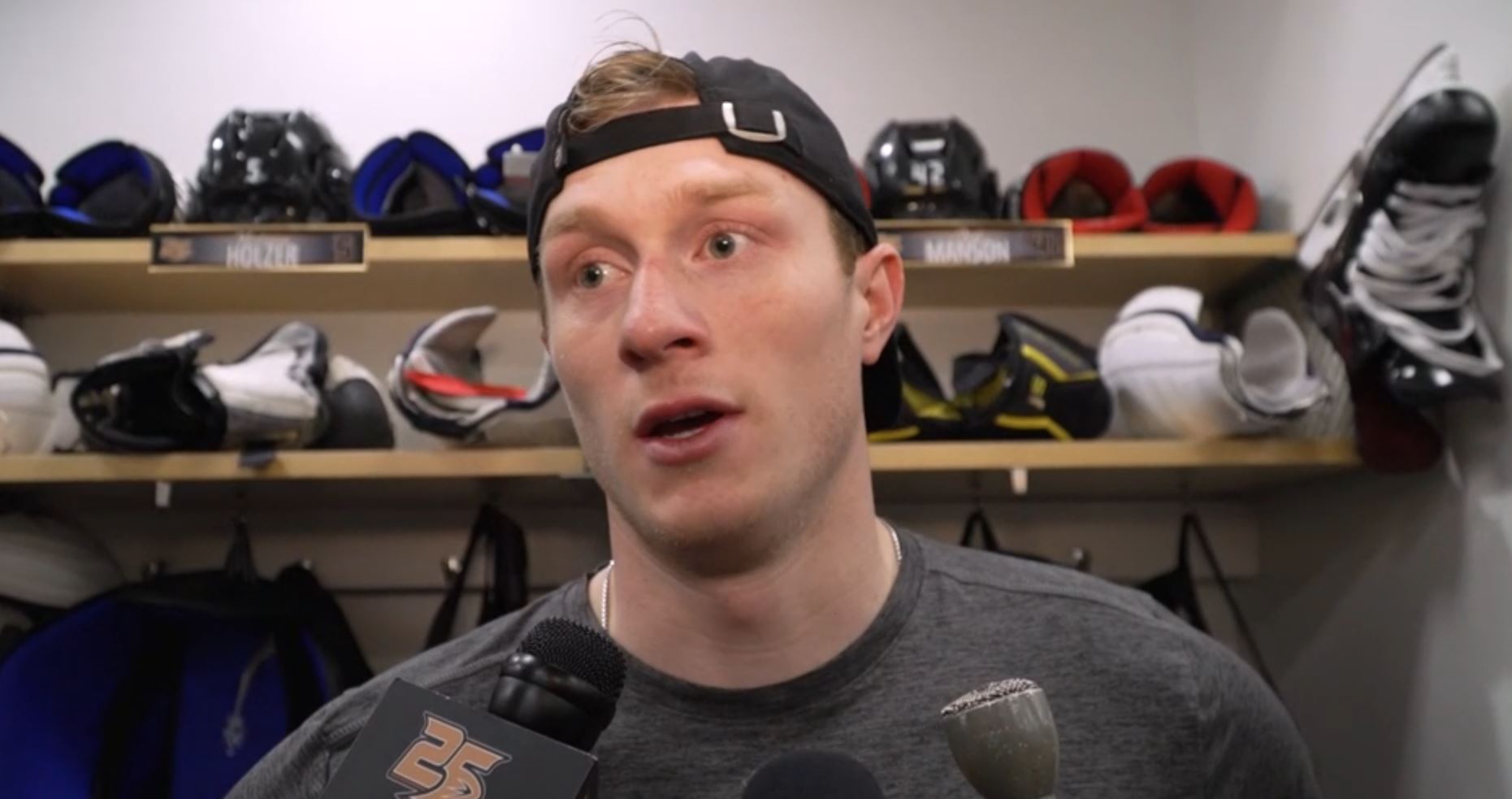 Les Maple Leafs pourraient s'intéresser à Josh Manson