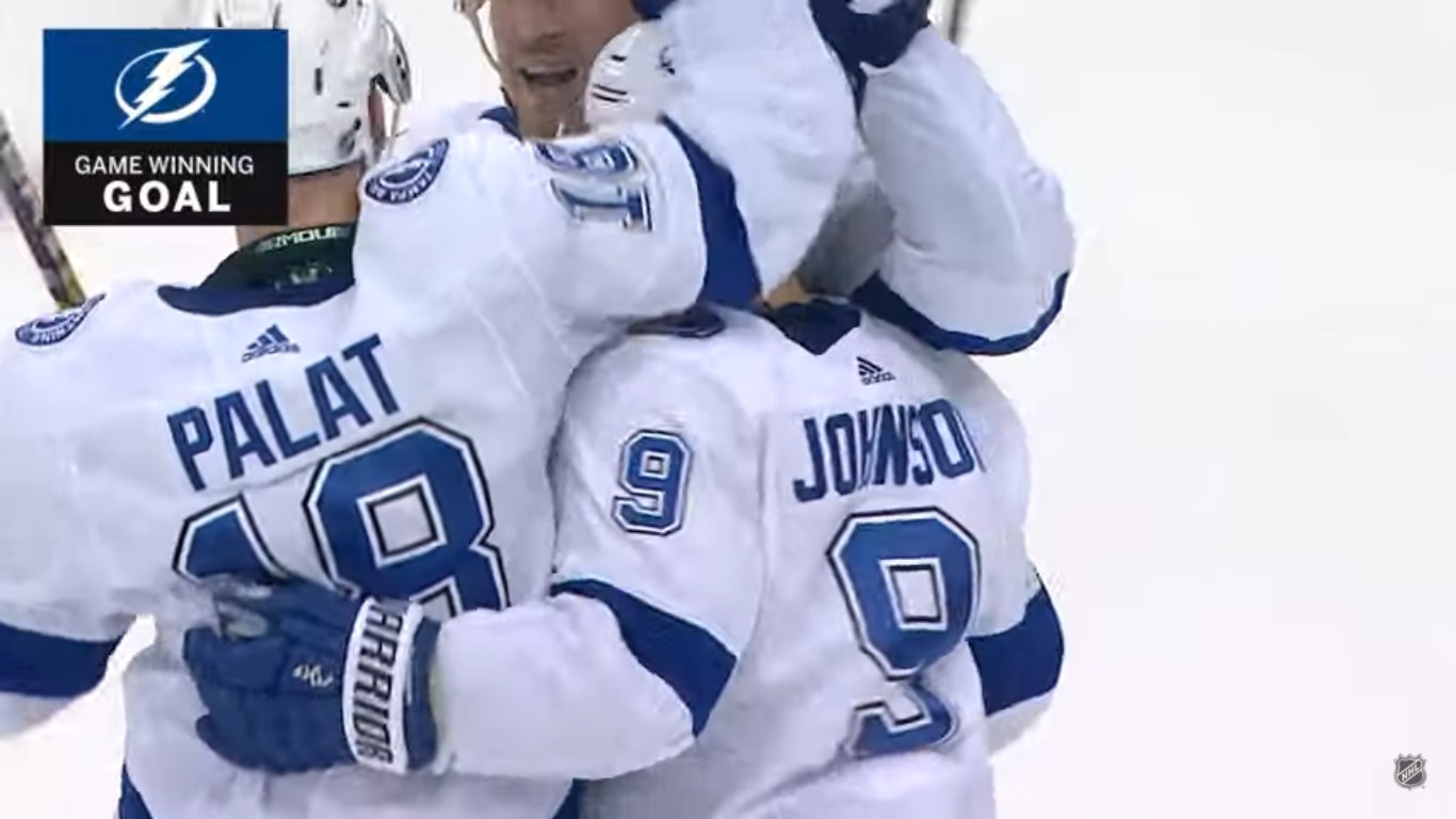 Tyler Johnson et le Lightning discuteraient au sujet d'une transaction