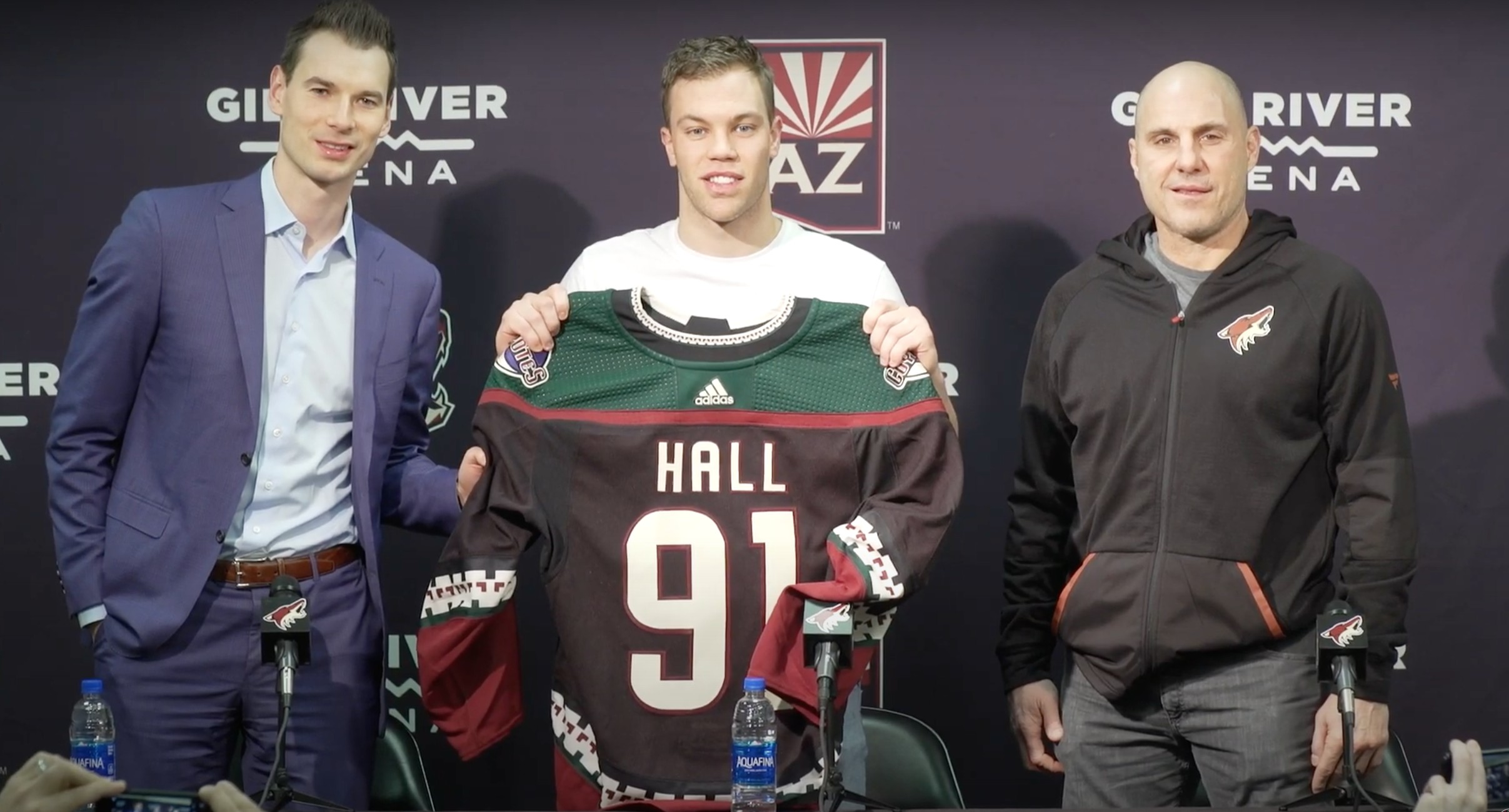 Taylor Hall utilise-t-il le Canadien pour faire monter les enchères?
