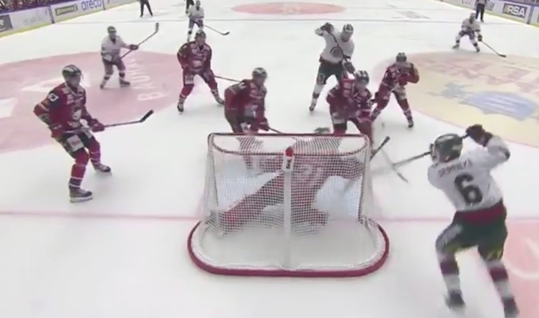 Mattias Norlinder a essayé le «Lacrosse goal» en plein match