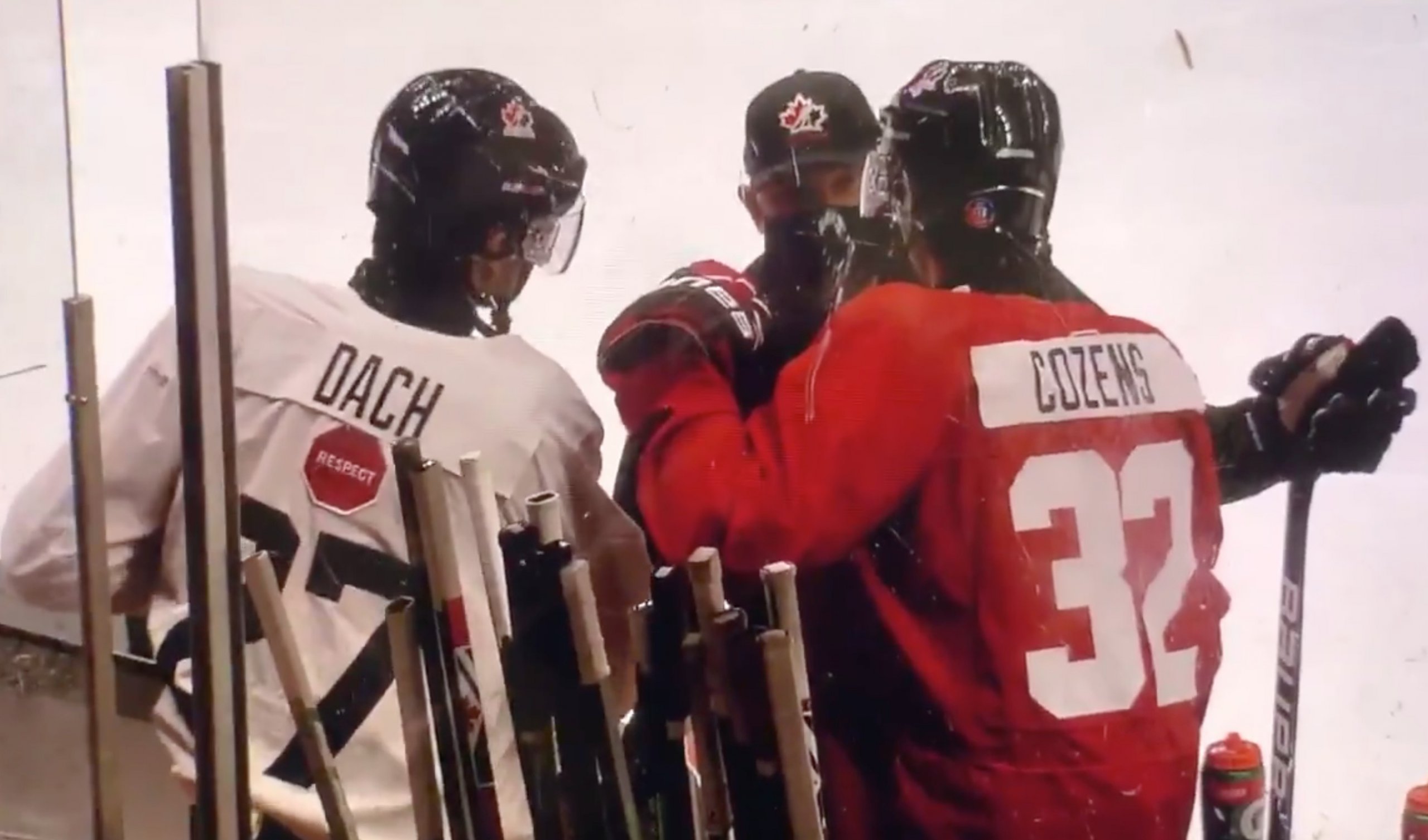 ÉCJ : André Tourigny renvoie Kirby Dach et Dylan Cozens de l'entraînement