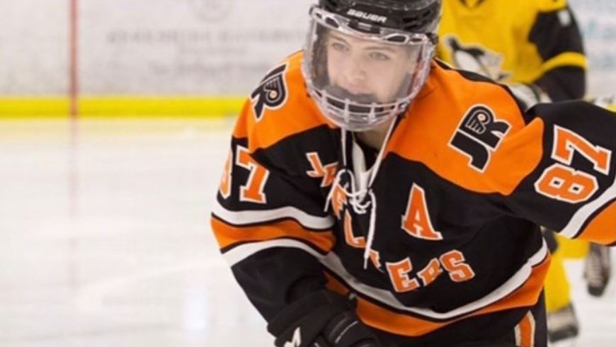 À 17 ans, il pourrait perdre l'usage de ses jambes en raison d'une blessure