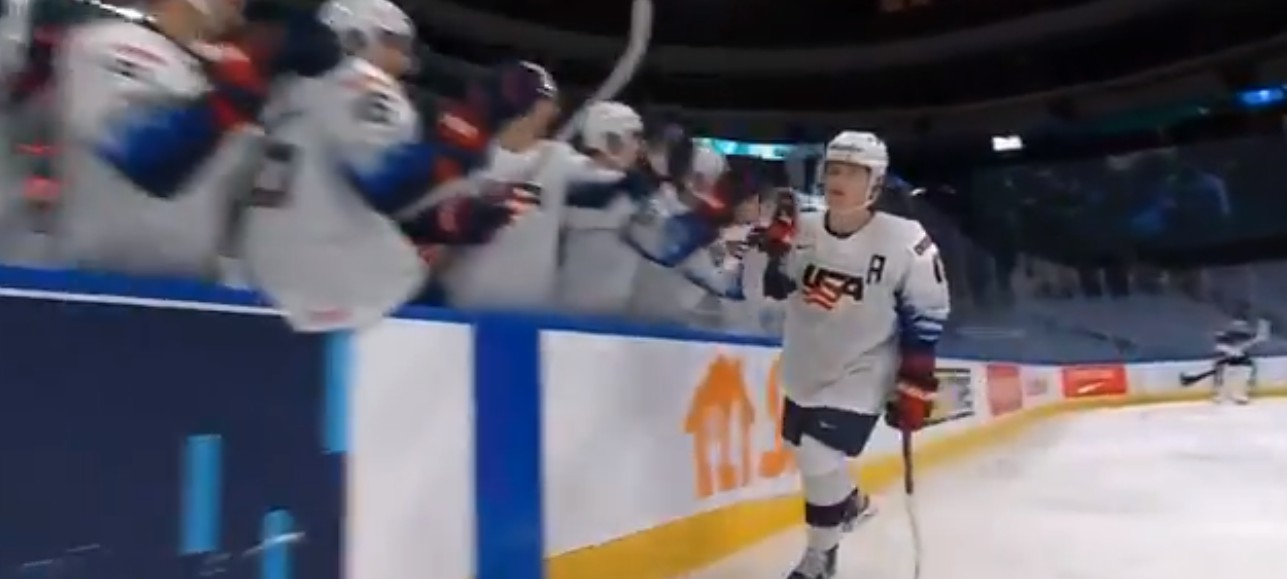 Deux buts hier soir pour Cole Caufield dans une victoire des États-Unis