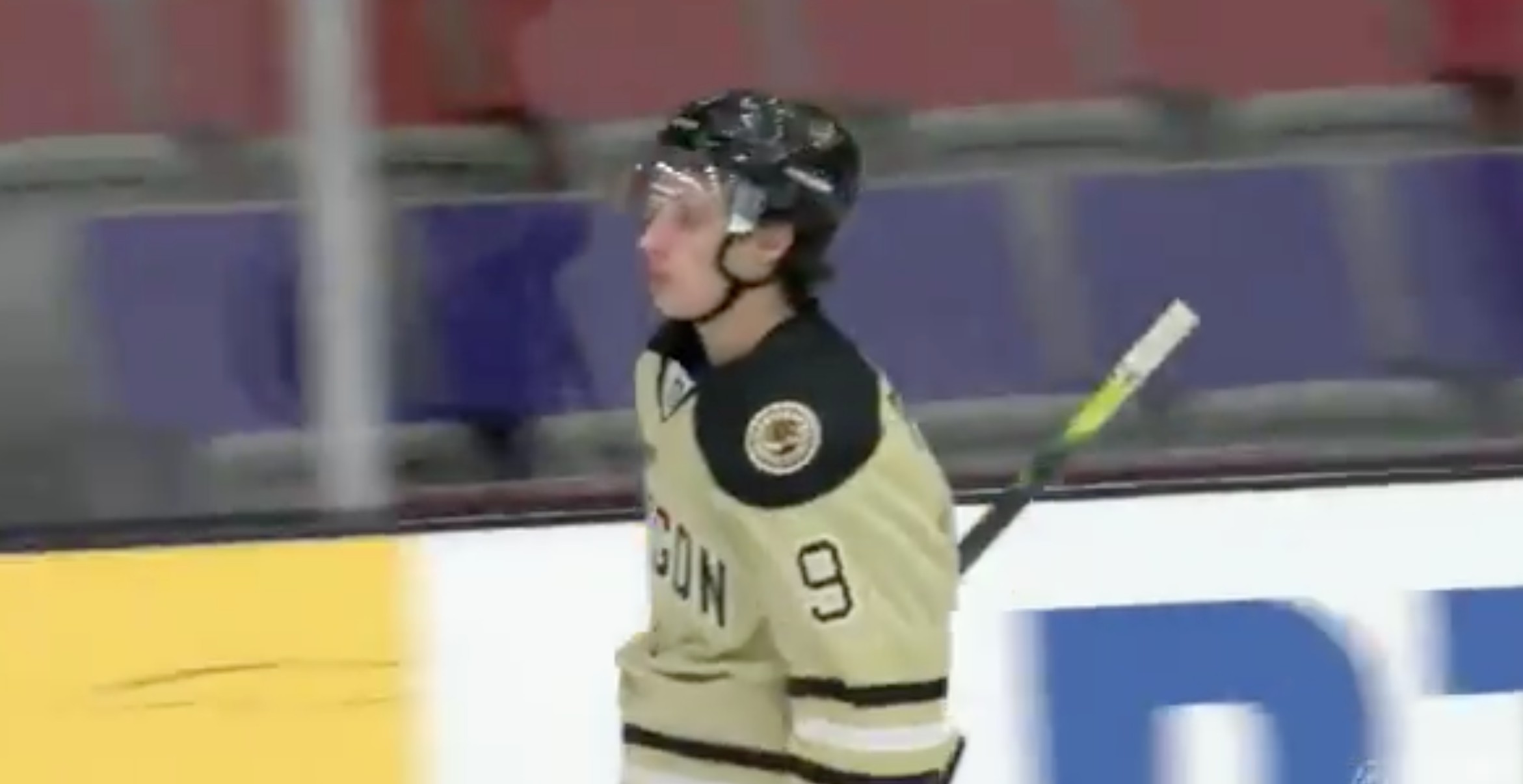 Rhett Pitlick a inscrit un tour du chapeau dans la victoire des siens