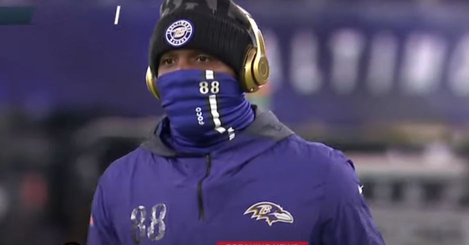 Un joueur de la NFL invite les partisans à boire du vin avec lui (en ligne)