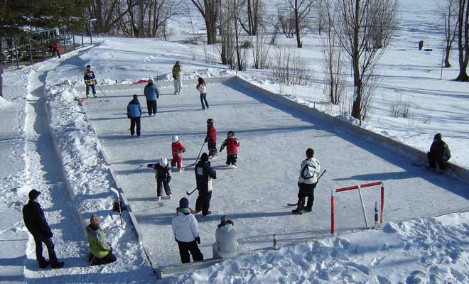 Il n'y aura pas de hockey extérieur cet hiver au Québec (en zone rouge)