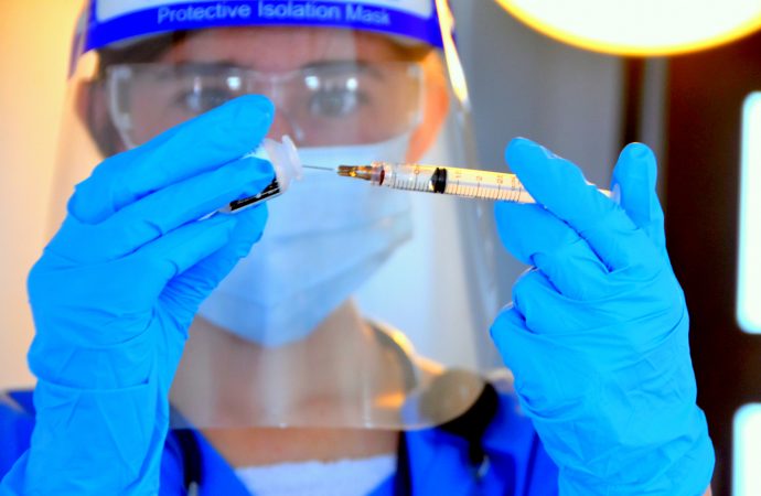 Vaccin : donné d'ici un mois aux joueurs de la LNH et obligatoire au Centre Bell