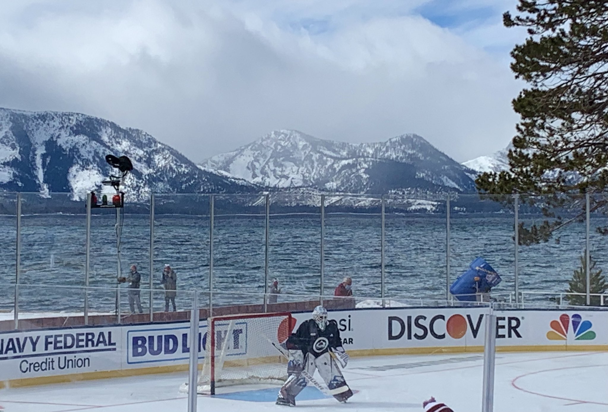 NHL Outdoors : le paysage magnifique du Lac Tahoe émerveille les amateurs