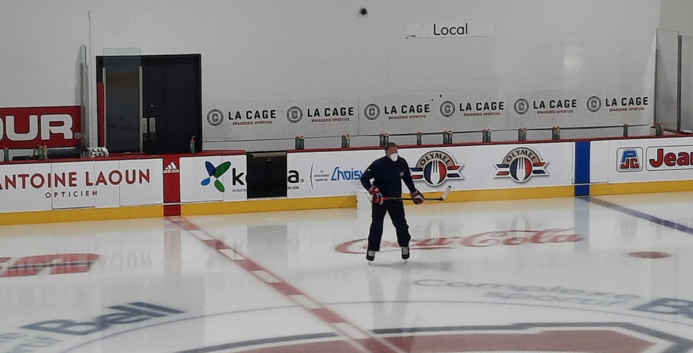 Jake Allen (avec son nouvel entraîneur Sean Burke) s'entraîne comme gardien partant