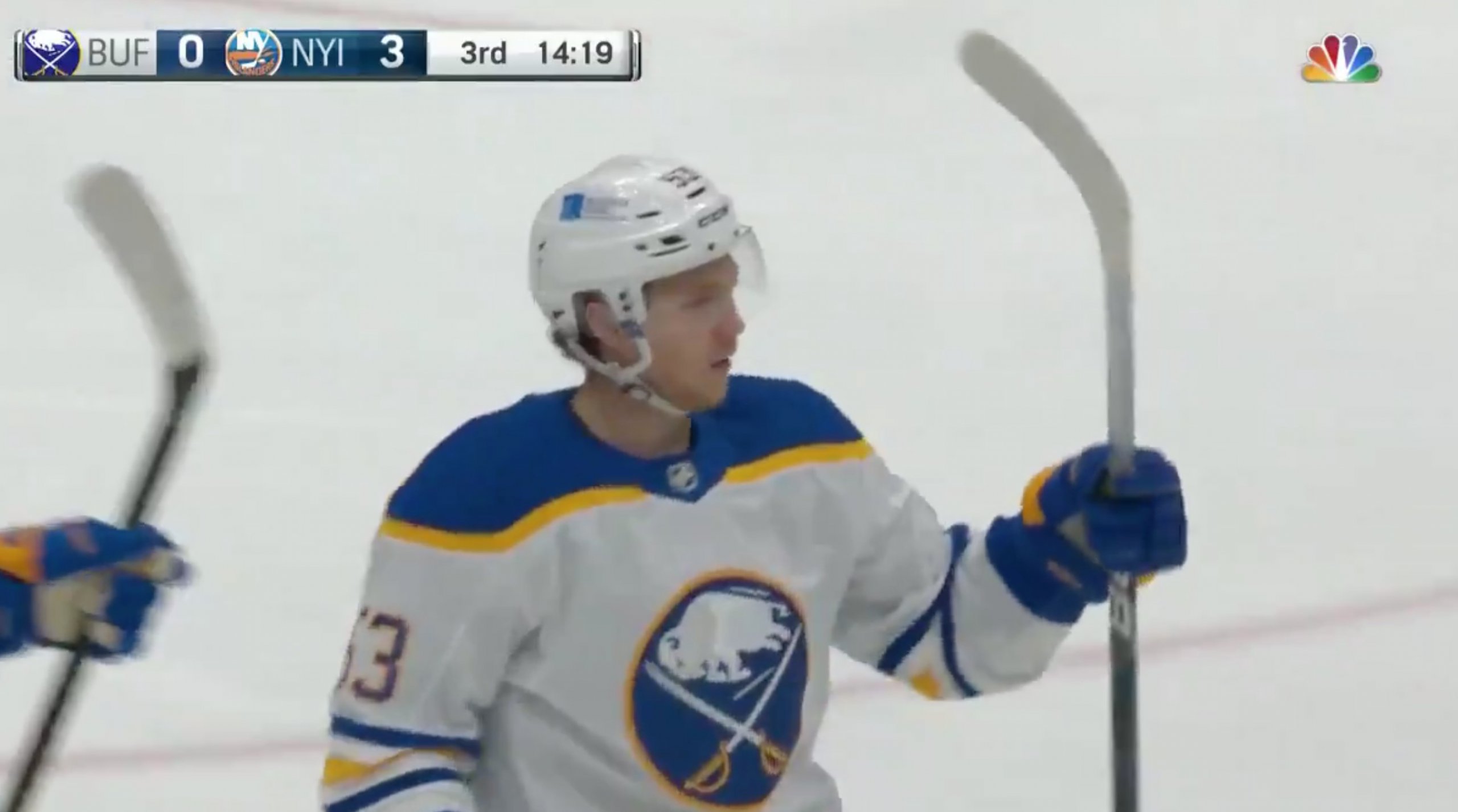 Top 5 : Jeff Skinner marque enfin son premier but de la saison