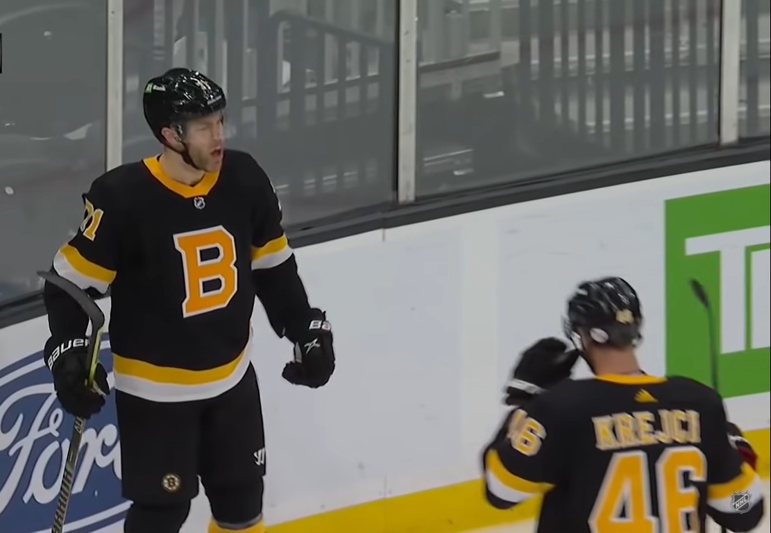 Taylor Hall prend la direction de Chicago