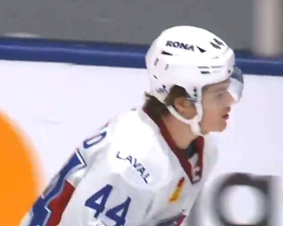 Cole Caufield goûte à la victoire dès son premier match professionnel