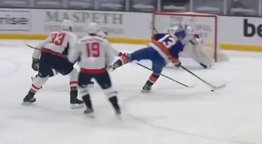 Top 5 : Mathew Barzal inscrit trois buts spectaculaires face aux Capitals