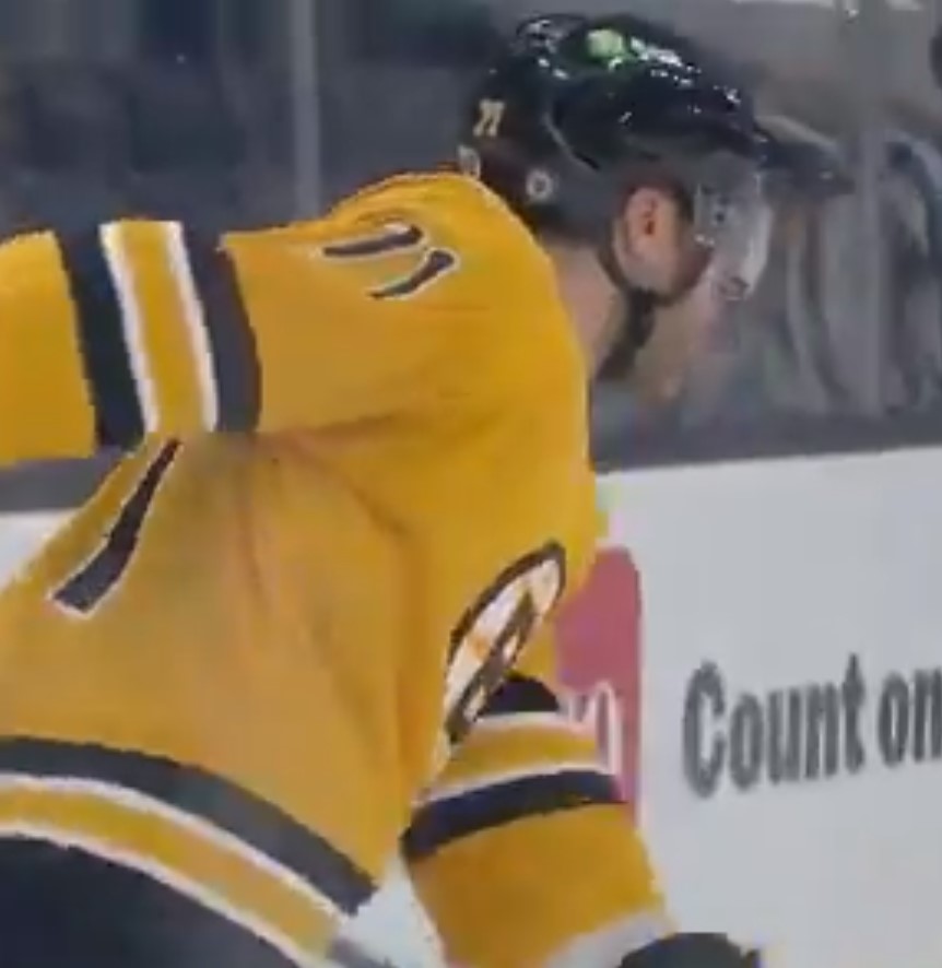 Top-5 : Taylor Hall inscrit son premier but avec les Bruins