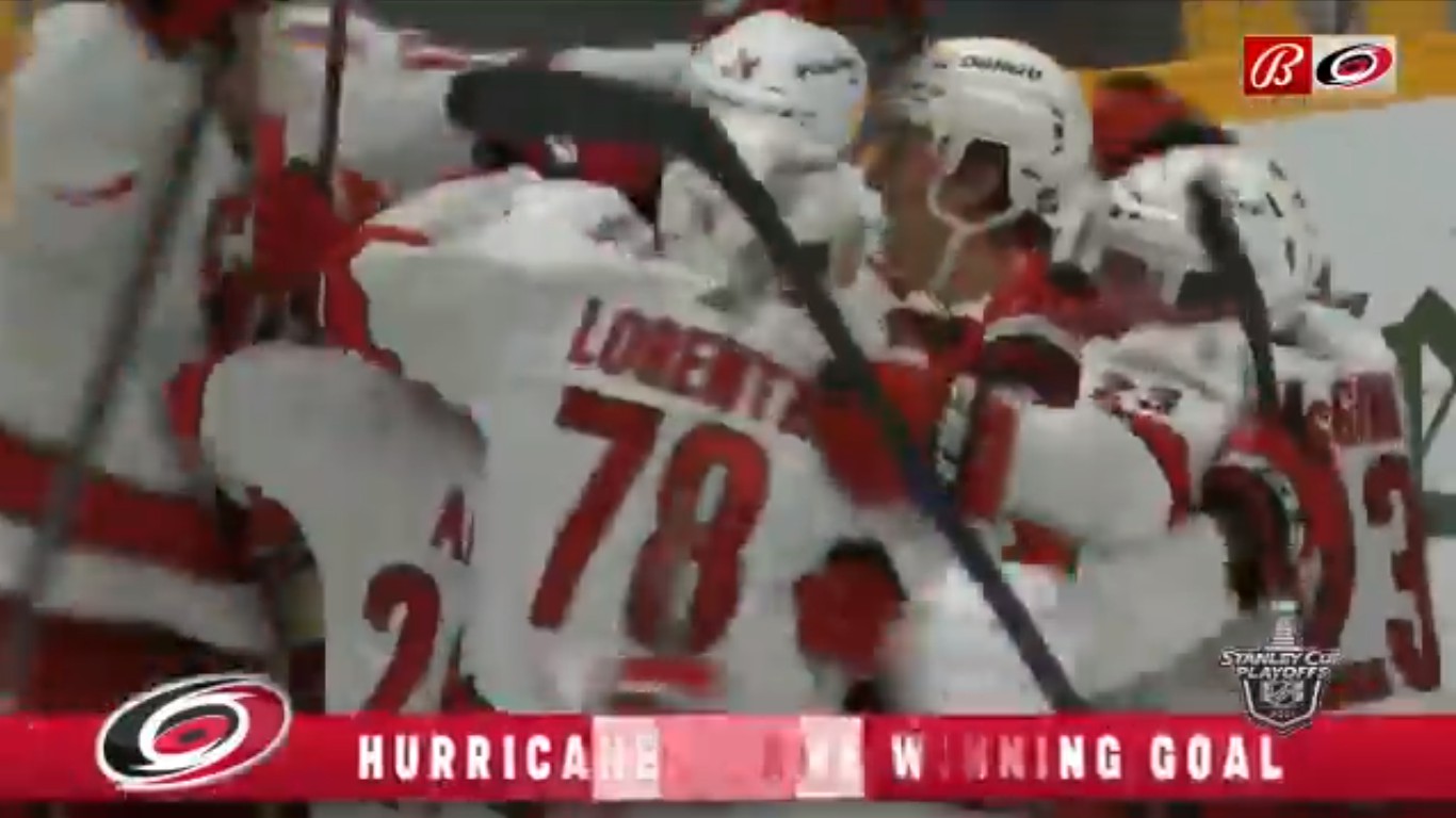 Séries en bref : Aho donne la victoire aux Canes en prolongation