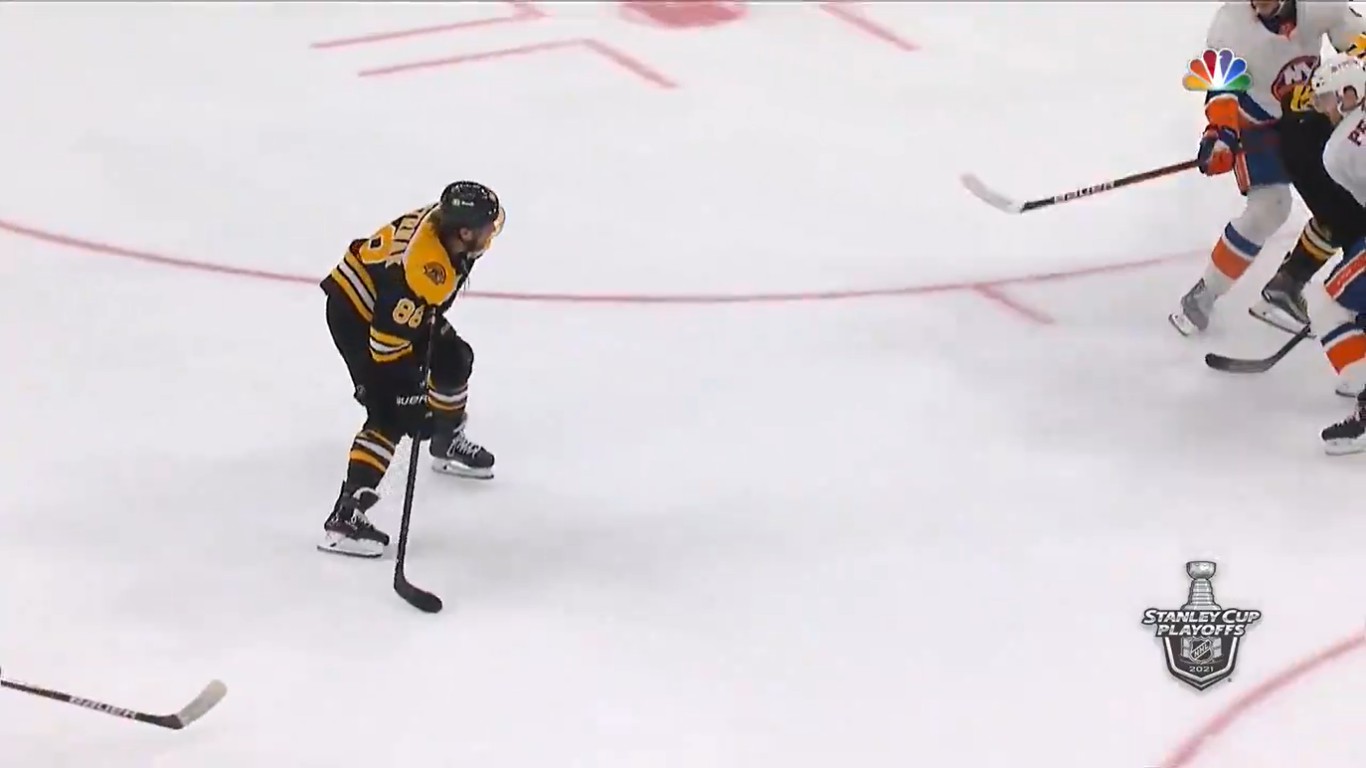 Séries en bref : David Pastrnak inscrit un tour du chapeau face aux Isles