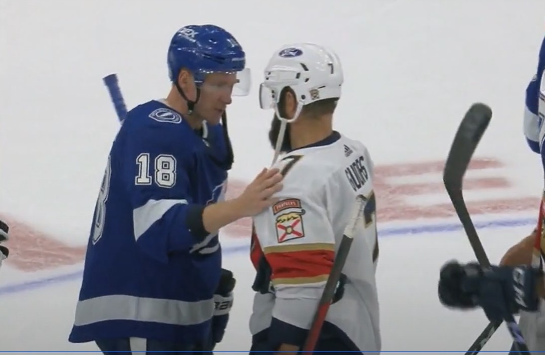 Les séries en bref : Les Islanders et le Lightning passent au prochain tour