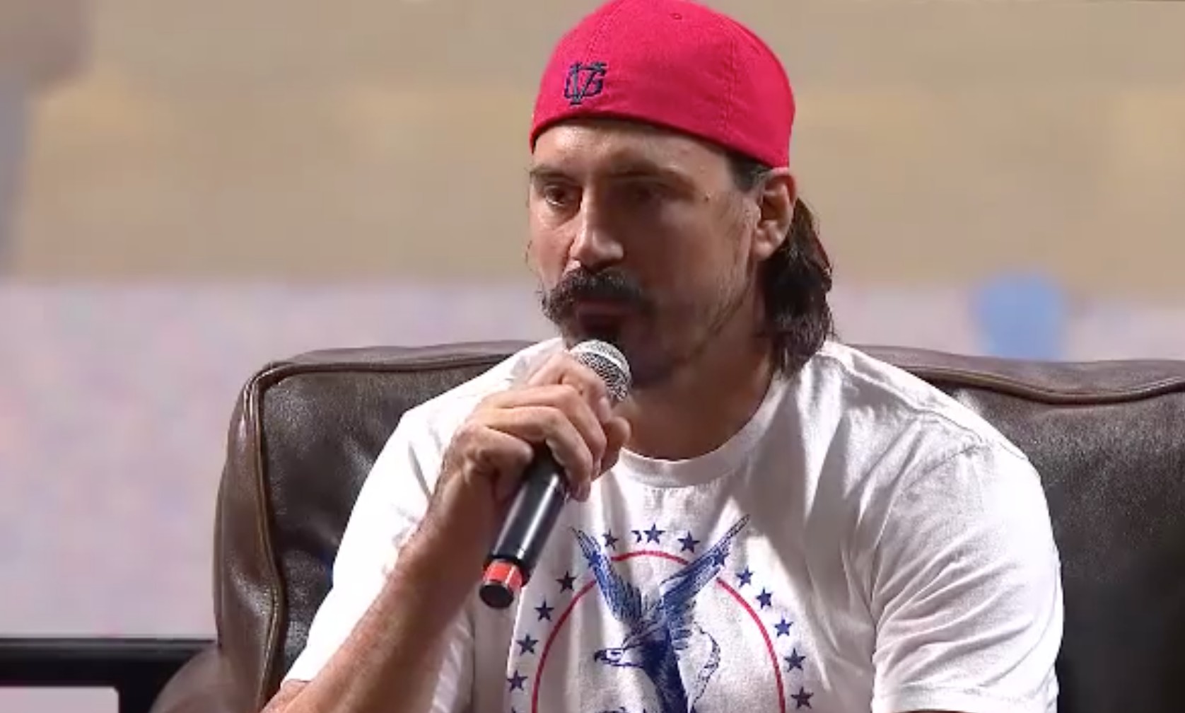 George Parros ouvre la porte à une démission