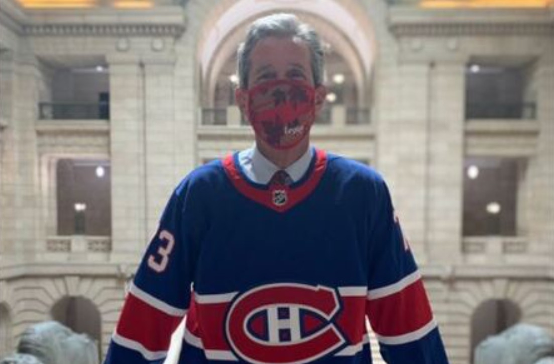Le premier ministre manitobain aux couleurs du CH