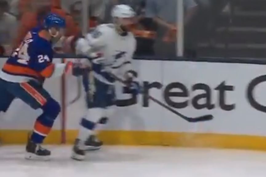 Chris Lee a encore une fois connu une soirée difficile « au bureau »