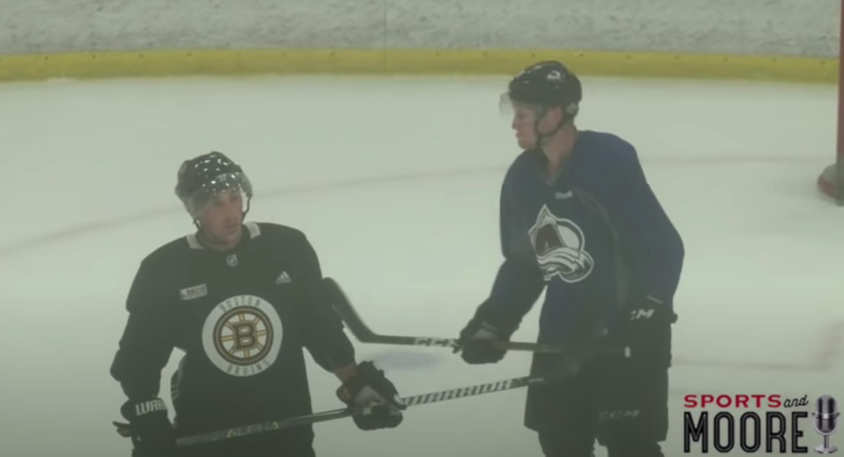 Nathan Mackinnon et Brad Marchand toujours au deuxième rang des buteurs en séries