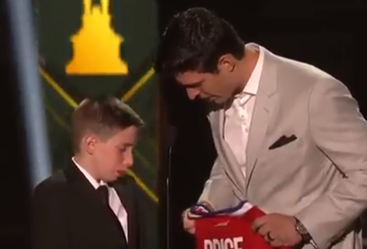 Le jeune fan de Carey Price, Anderson Whitehead, offre son soutien au numéro 31 du CH